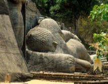 Sri Lanka, Sdasien-Expeditionen: Wolkenmdchen, Hochland und Dschungel - Liegende Statue